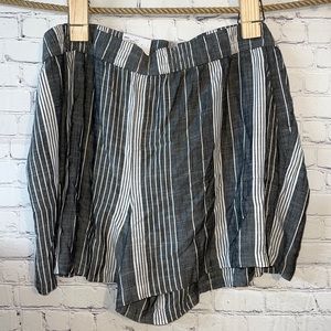 4X Sonoma gray and white striped elastic waistband shorts. New with tags…!